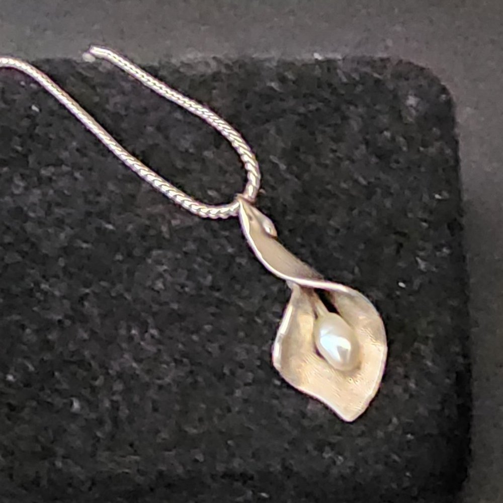 Avon Cultured Freshwater Pearl & Sterling Silver Necklace - Picture 3 of 5